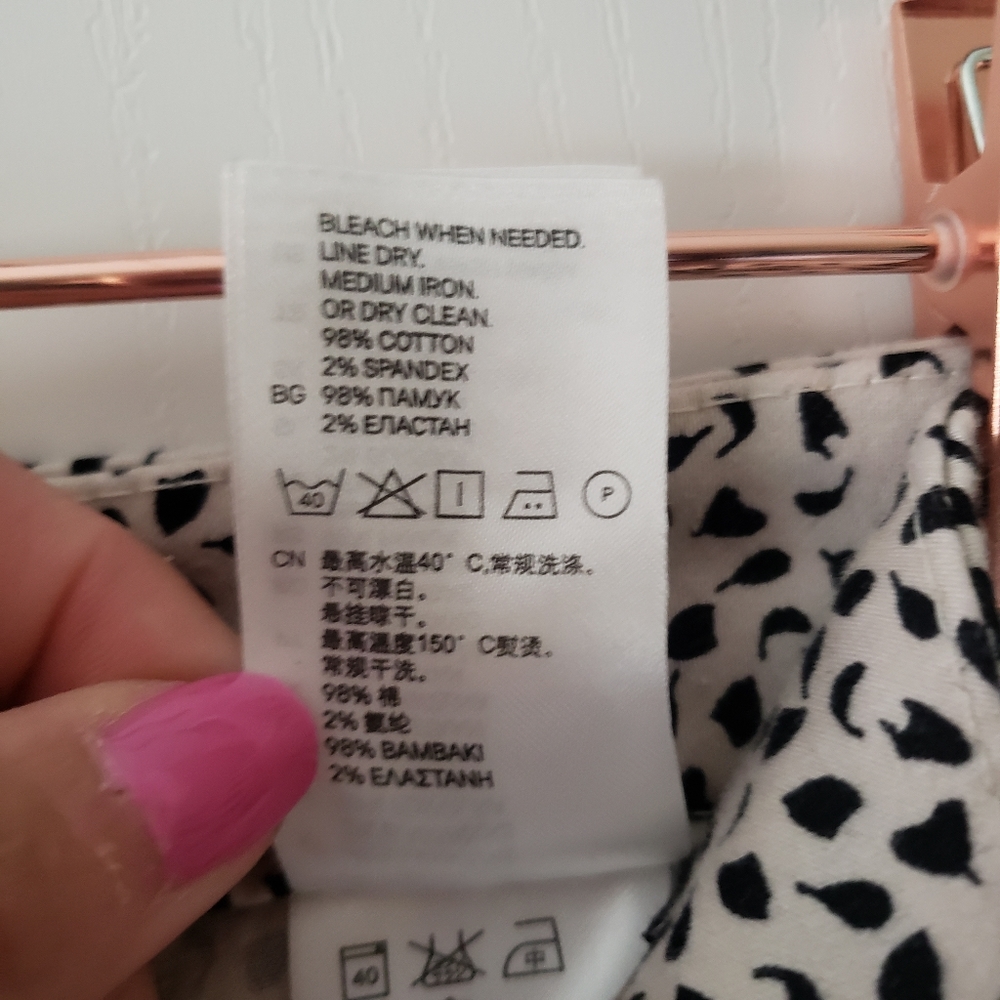 H&M, Black & White, Polka Dot Print Shorts. Size 8. - Picture 8 of 12